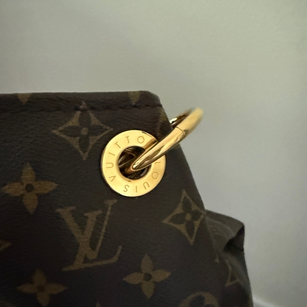 Louis Vuitton Artsy MM Monogram Hobo Bag ✨ - Picture 7 of 16